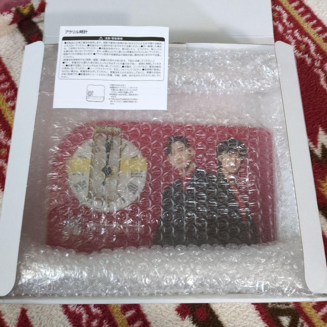 東方神起正官庄ザクロホンサム懸賞当選品卓上時計＋ZONEクリアカード、缶バッジ