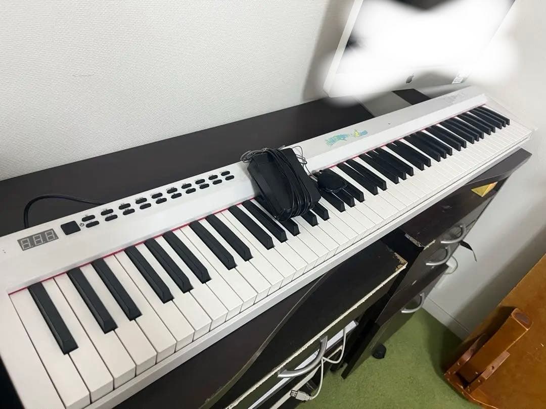 ホワイト電子ピアノ 多機能付き　88鍵盤
