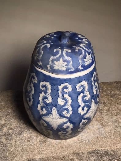 青花磁 茶入れ。 工芸品 美術品 置物 コレクション品 中国陶器 景徳鎮