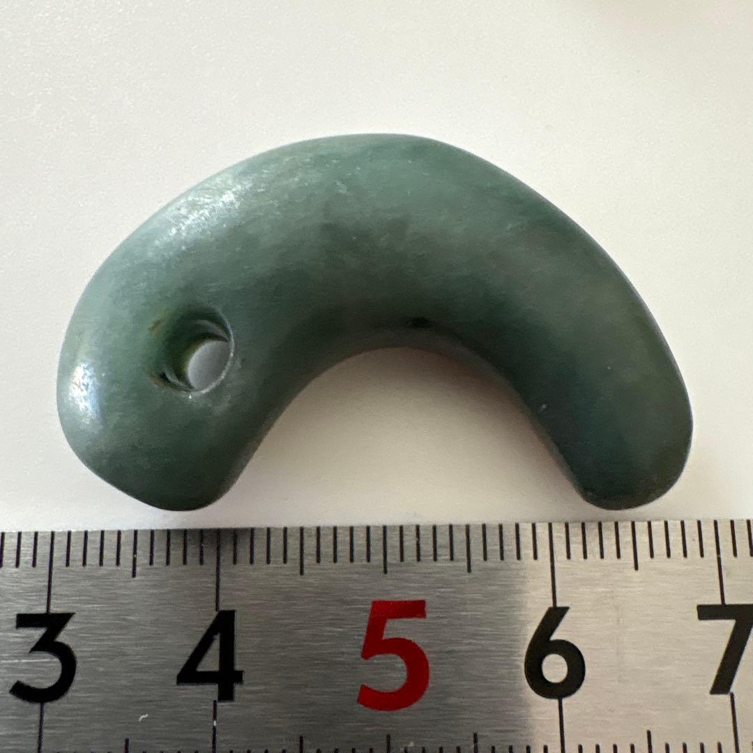 ヒスイ　勾玉二つ