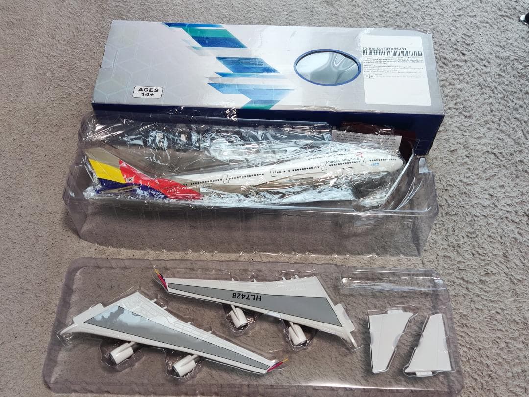 アシアナ航空　B747模型　1:157スケール,47cm