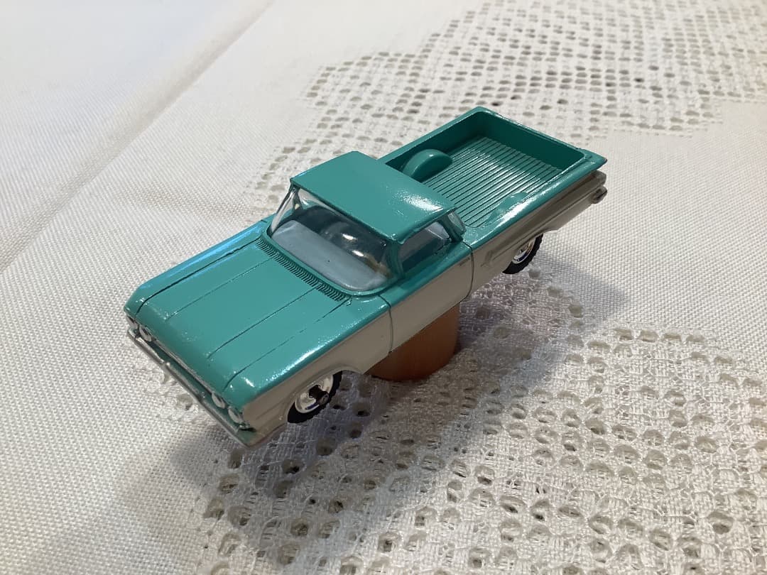 美品激レア　DINKY TOYS シボレー　エルカミーノ白シート ミニカー