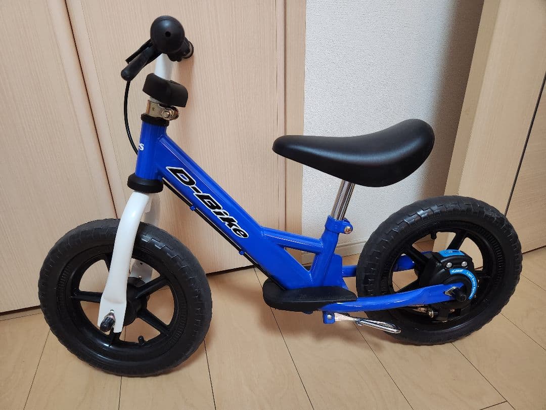 キックバイク、ブレーキ＆スタンド付き