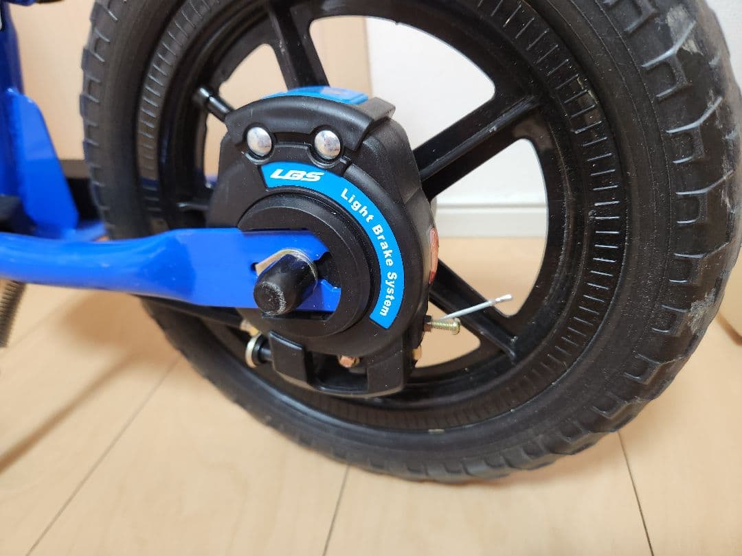 キックバイク、ブレーキ＆スタンド付き