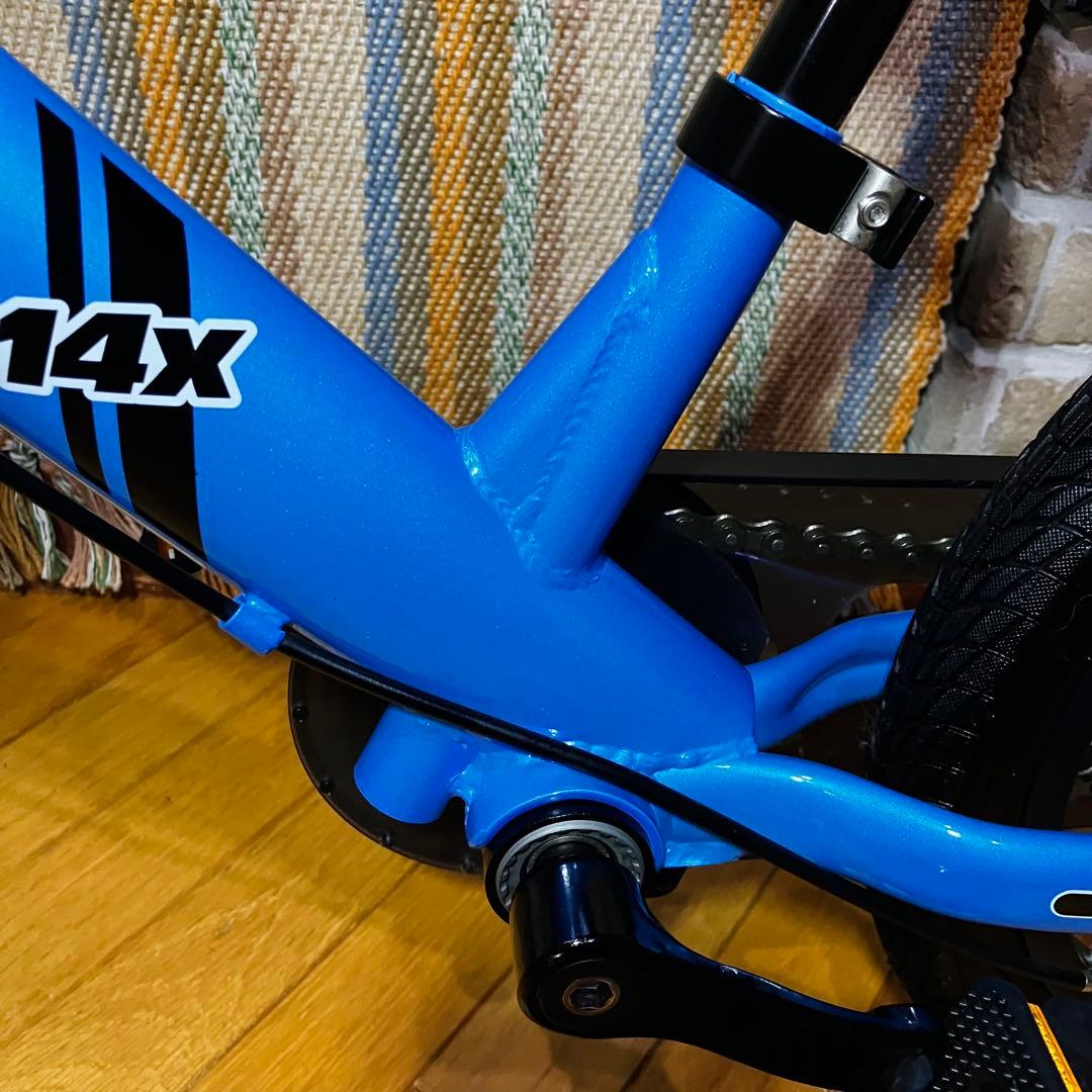 展示・未走行品　STRIDER 14x ストライダー　人気ブルー　2018製造