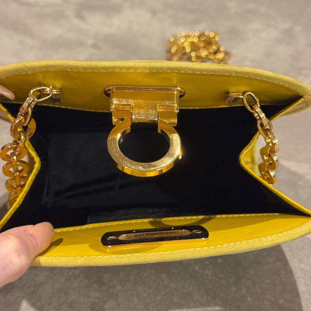 【希少】サルヴァトーレフェラガモ　ヌバックチェーン　ショルダーバッグ ガンチーニ