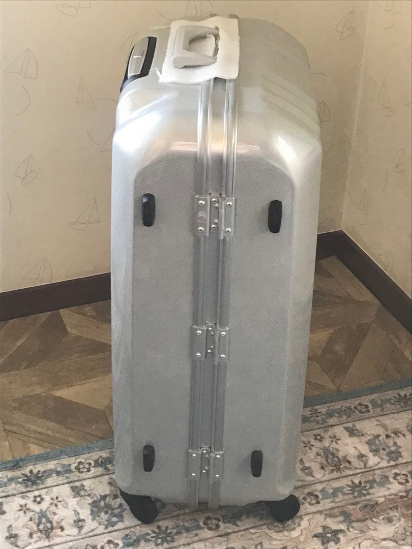 未使用スーツケース ハードキャリー 90L ホワイトカーボン TSAロック