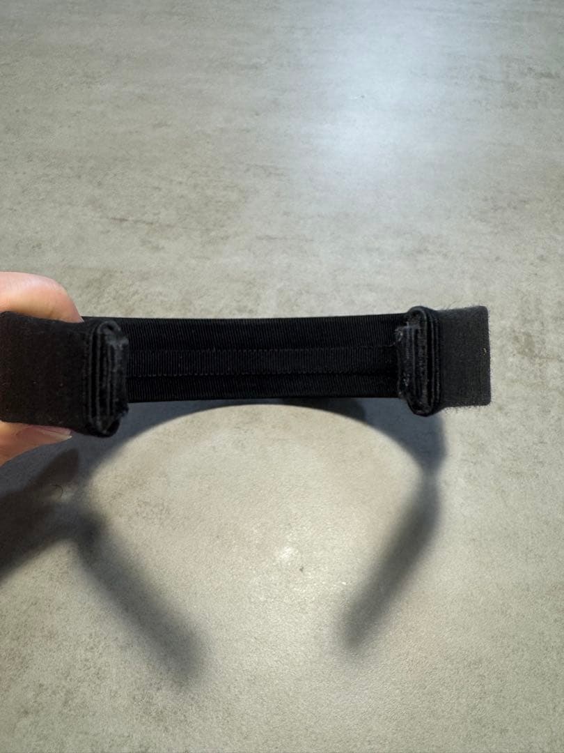 フェラガモ　ブラッククリスタル　カチューシャ