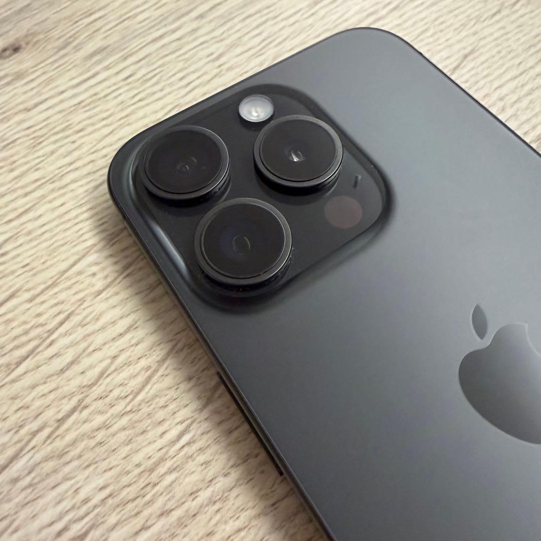iPhone 15 Pro 256GB SIMフリー　ケース付き