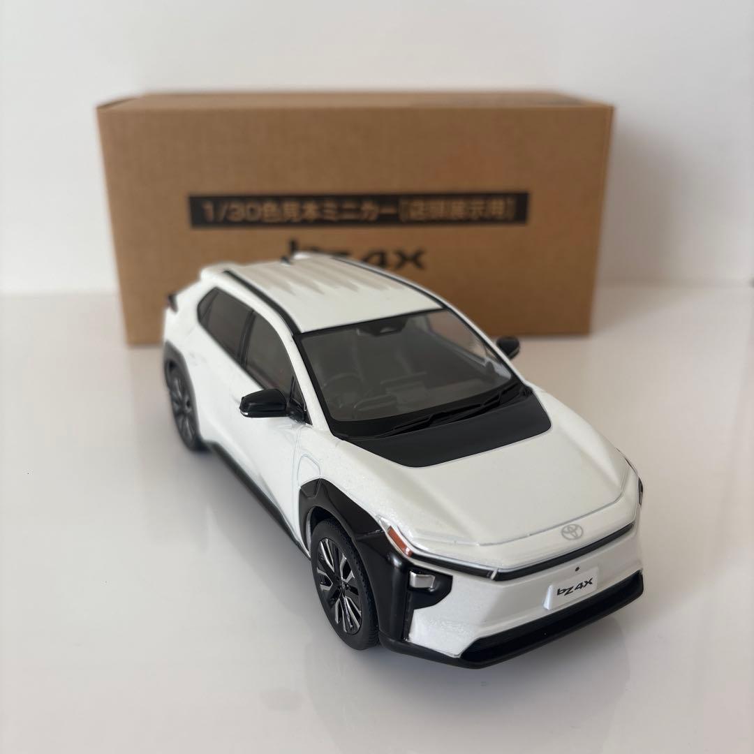 トヨタ 新型bZ4X ミニカーカラーサンプル プラチナホワイトパール【非売品】