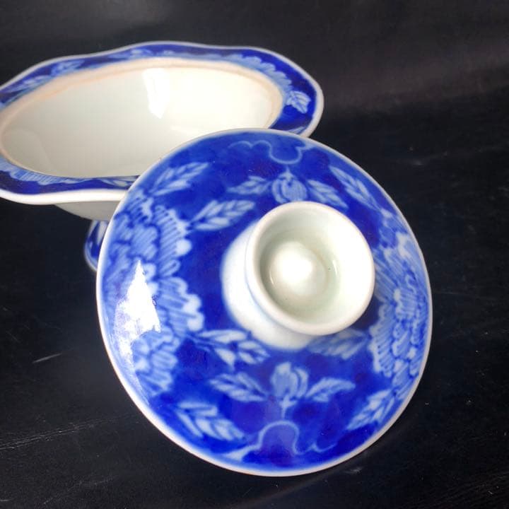 伊万里焼の作家物◼️かなり可愛い波打ったフタ付きの陶器、古美術品、デザート皿？