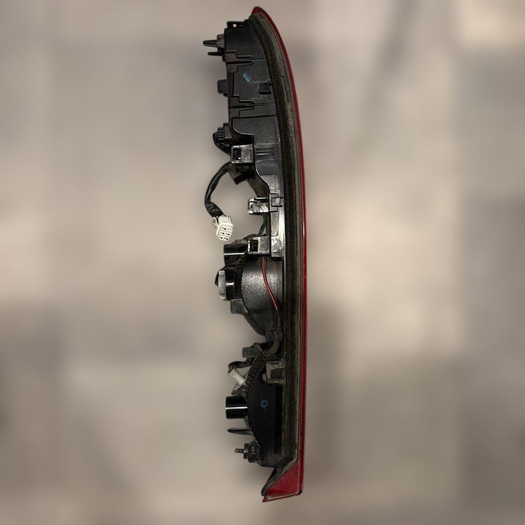 エブリィワゴン　テールランプ　右