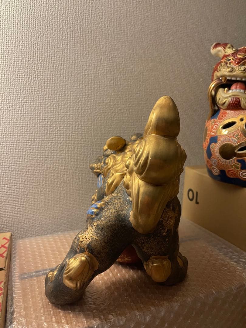 九谷焼の獅子（2体セット）です色絵が美しく飾り物やコレクションとしておすすめです
