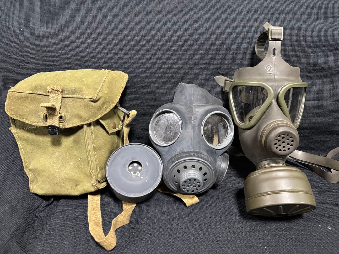 米軍放出品　ガスマスク　２つ、ケースセット