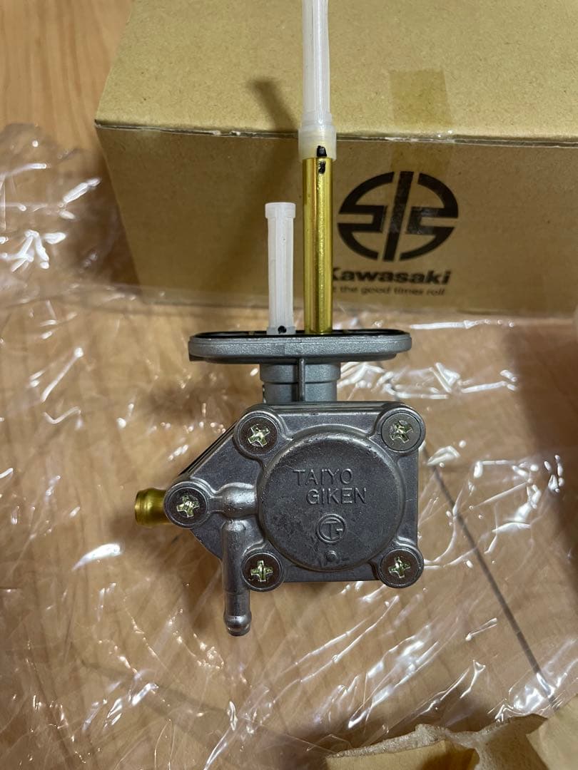 ゼファー400 ゼファーx カワサキ　純正燃料コック