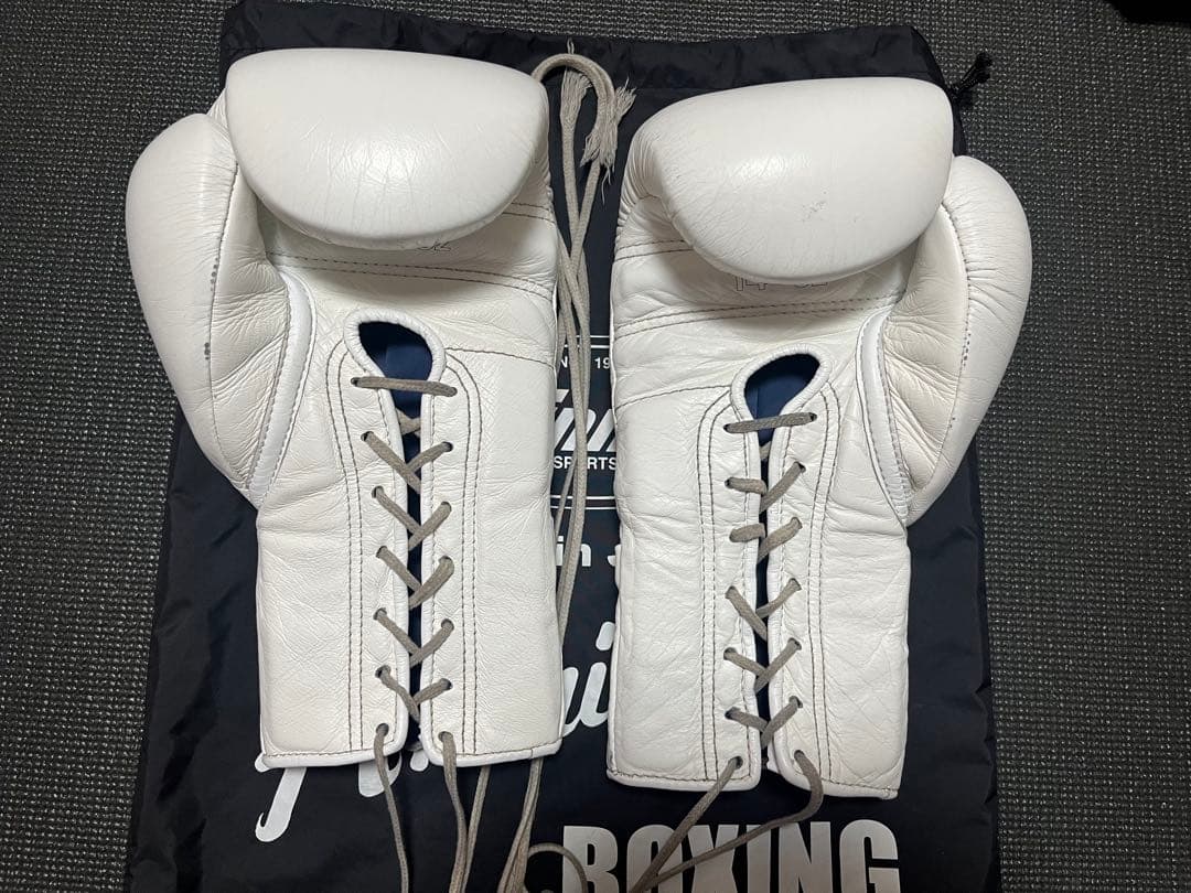 Winning ボクシンググローブ ホワイト スーパーリング用14oz 紐タイプ