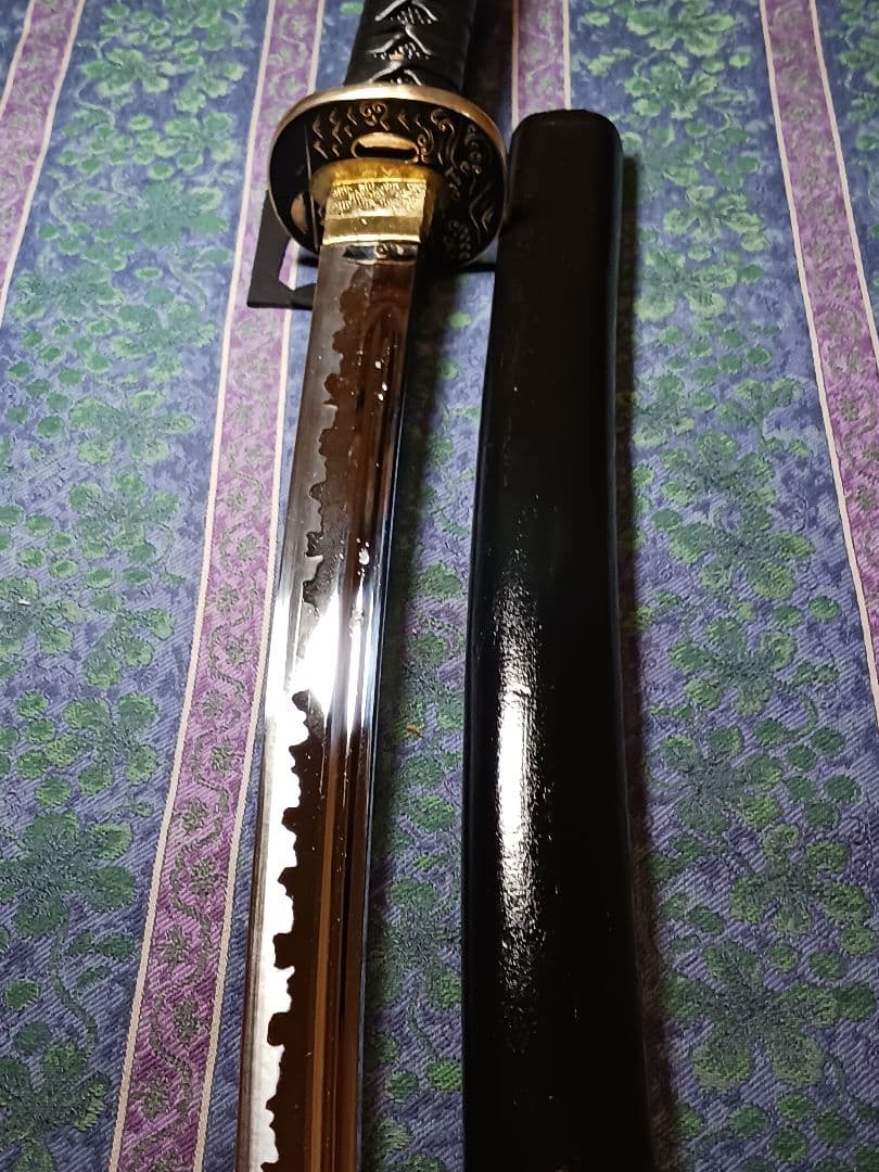 居合前差し用脇差、黒合皮革巻　黒鮫仕、刃紋.矢櫃樋入り二重刃 (訳有り価格)