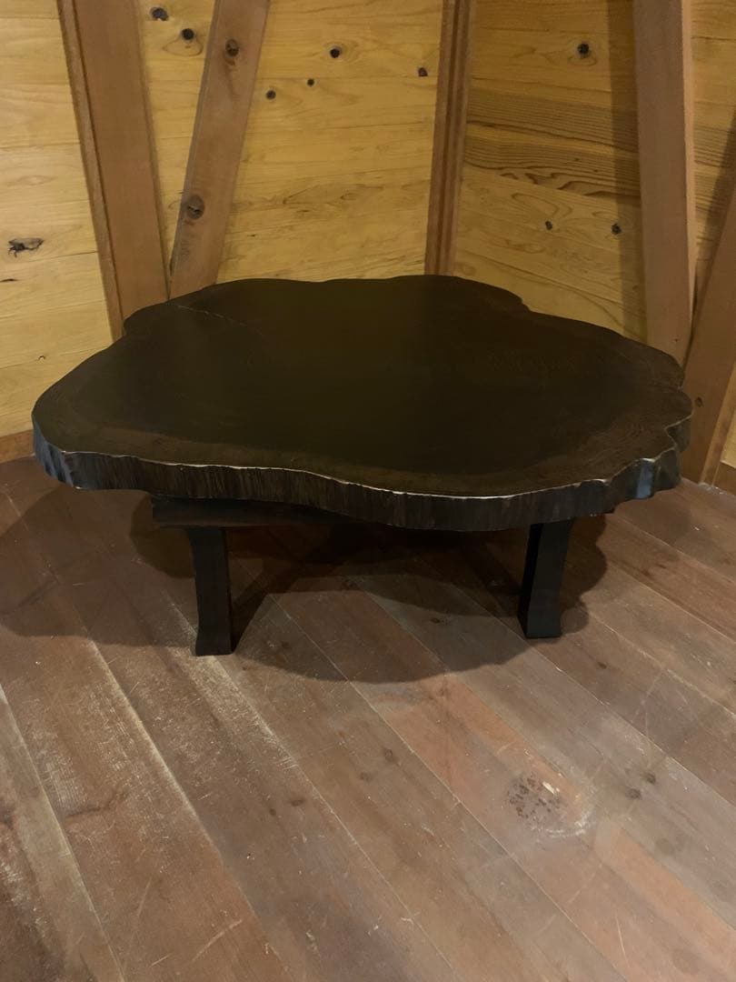 ダークブラウン 木製テーブル 自然な形状