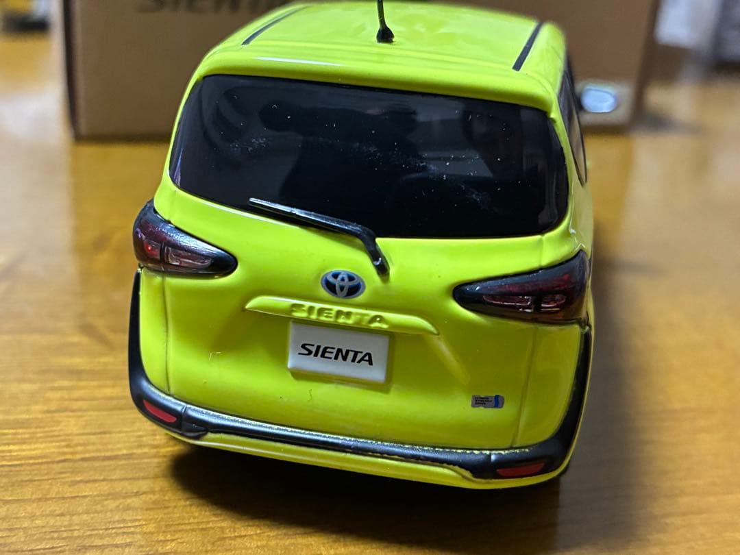 1/30 トヨタ 新型シエンタ(エアーイエロー) ディーラー配布品