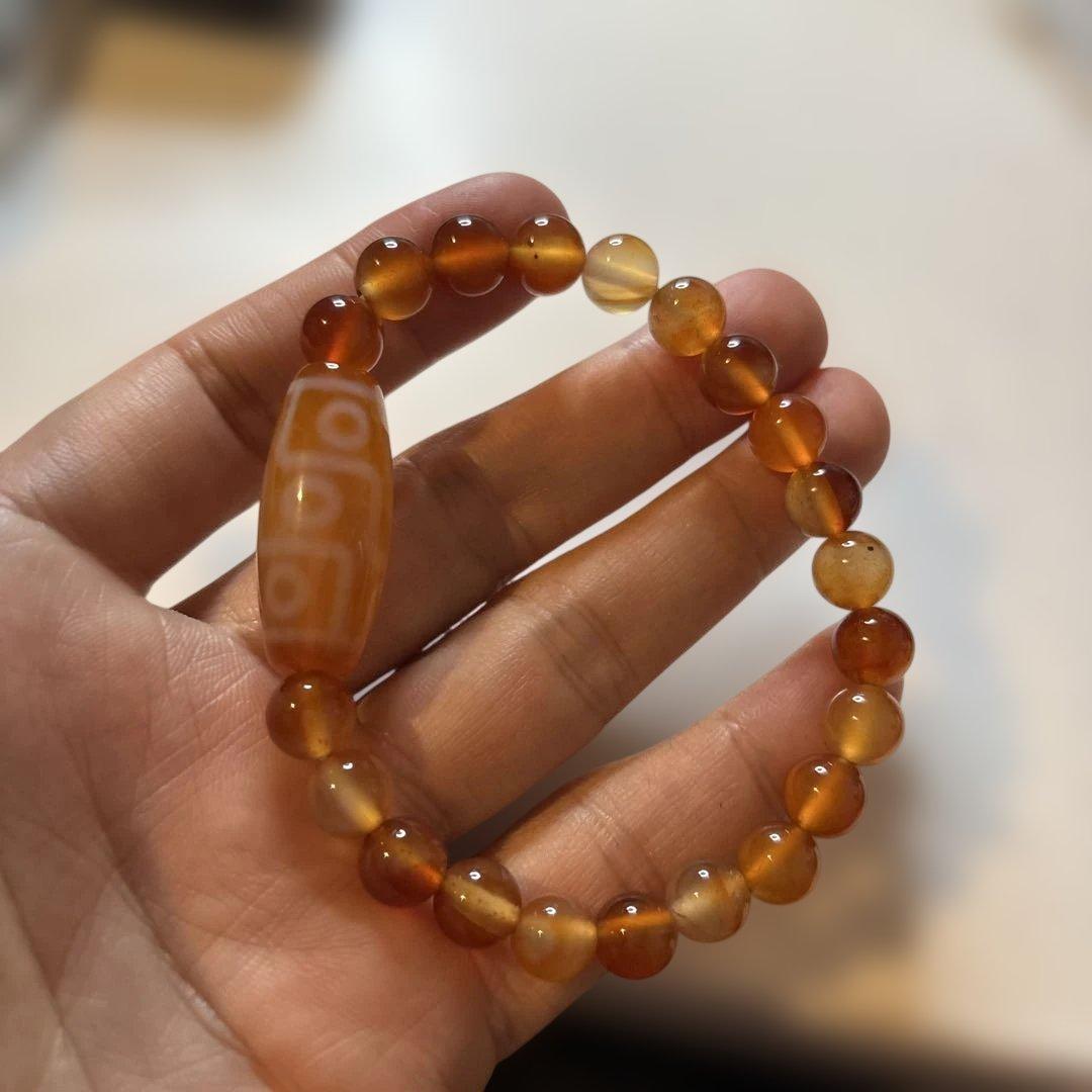 これは！すっごいパワー！希少！老玉髄オレンジ九眼天珠！カーネリアン！すんごいくる