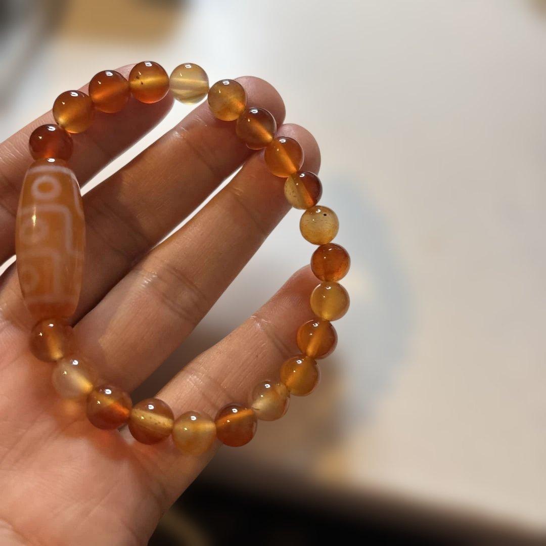 これは！すっごいパワー！希少！老玉髄オレンジ九眼天珠！カーネリアン！すんごいくる