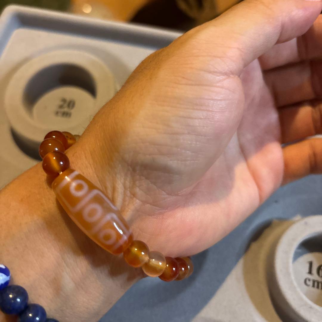 これは！すっごいパワー！希少！老玉髄オレンジ九眼天珠！カーネリアン！すんごいくる