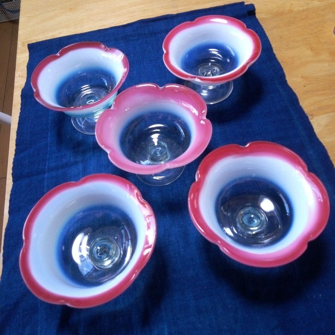 明治大正ロマン　輪花形　赤と乳白色の氷コップ５客