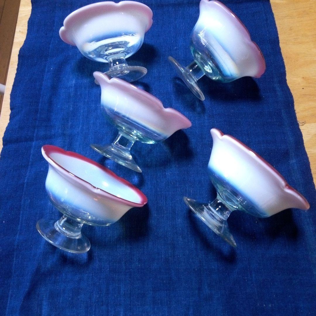 明治大正ロマン　輪花形　赤と乳白色の氷コップ５客