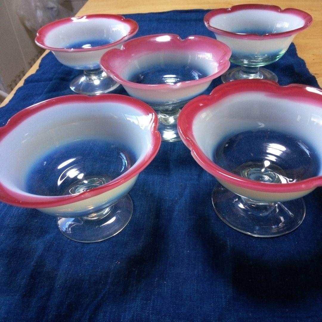 明治大正ロマン　輪花形　赤と乳白色の氷コップ５客