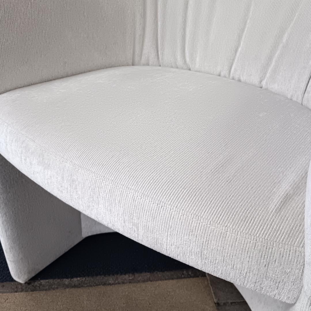 【展示品2025年製】オカムラ　シェリル　ラウンジチェア　パネル脚　ベージュ