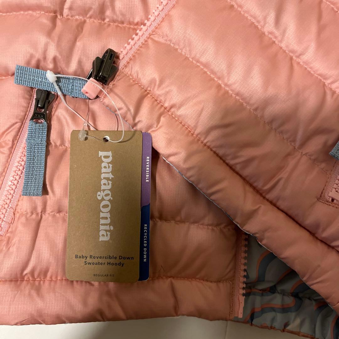 パタゴニア　ベビー　リバーシブルダウンセーターフーディ水色　くじら