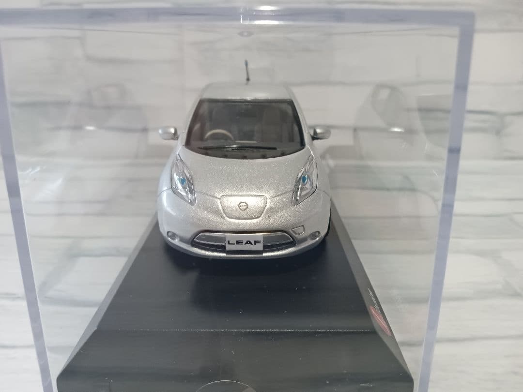 1/43 京商　日産　リーフ　ミニカー　ブリリアントシルバー