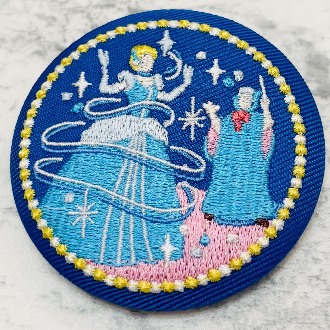 Disney 刺繍缶バッジ