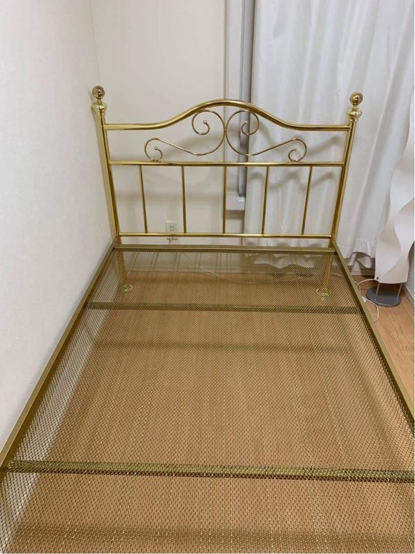 シングルお姫様ベットフレームディコ社のオシャレなデザインベッド