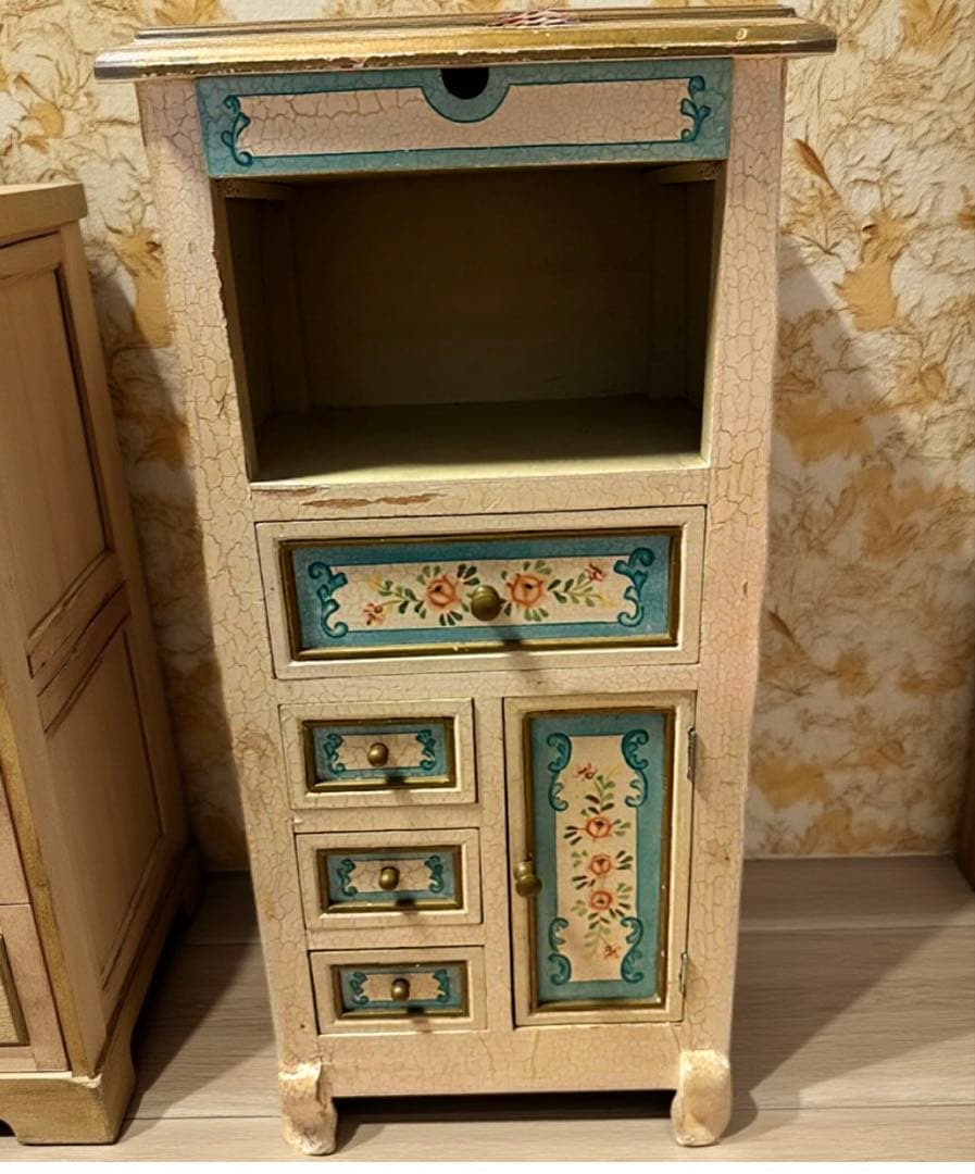 木製花柄キャビネット