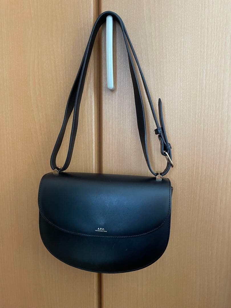 【A.P.C】 SAC GENEVE 牛革　黒　ブラック　ショルダー　レザー