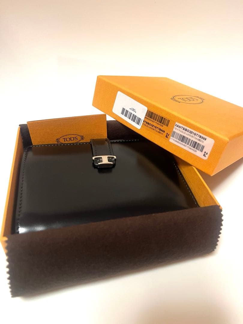 TOD'S 黒 レザー 二つ折り財布 箱付き