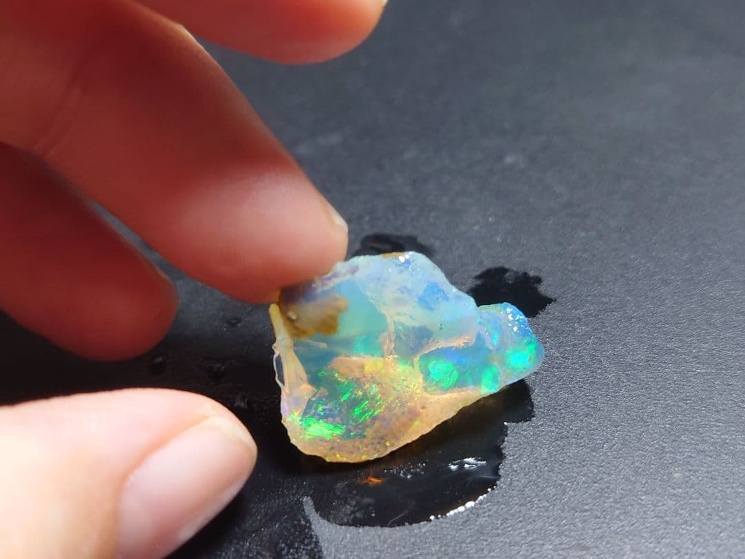 エチオピア　ウェロ産　オパール　鉱物標本　原石　透明　緑　青　チョーク