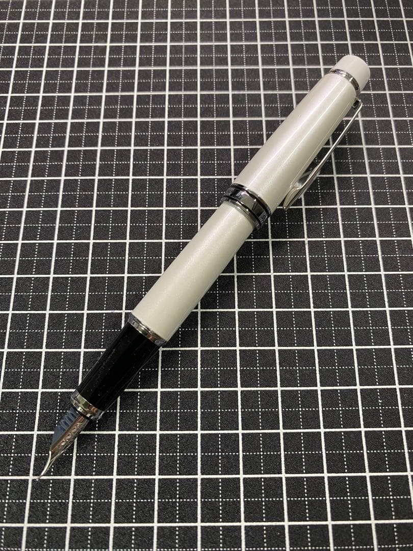 PILOT STELLA 90s Pearl White 万年筆　字幅F