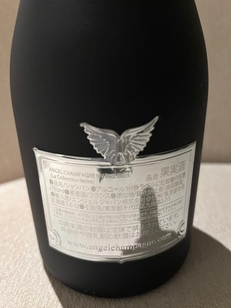 ANGEL シャンパン 黒いボトルとケース付き