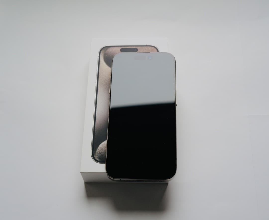 超美品 iPhone 15 Pro ナチュラルチタン 256GB Simフリー