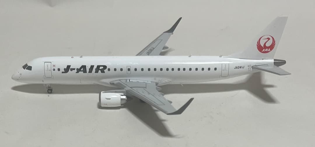 航空機・ヘリコプター J-Air EMBRAER ERJ-190STD JA241J