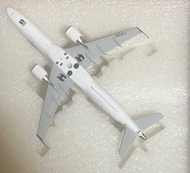 航空機・ヘリコプター J-Air EMBRAER ERJ-190STD JA241J