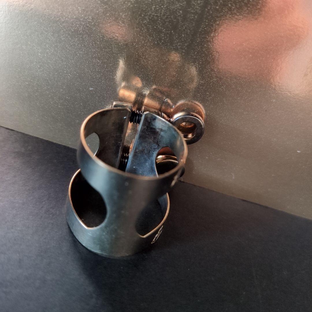 Bullseyeアルトサックスリガチャー 金属製