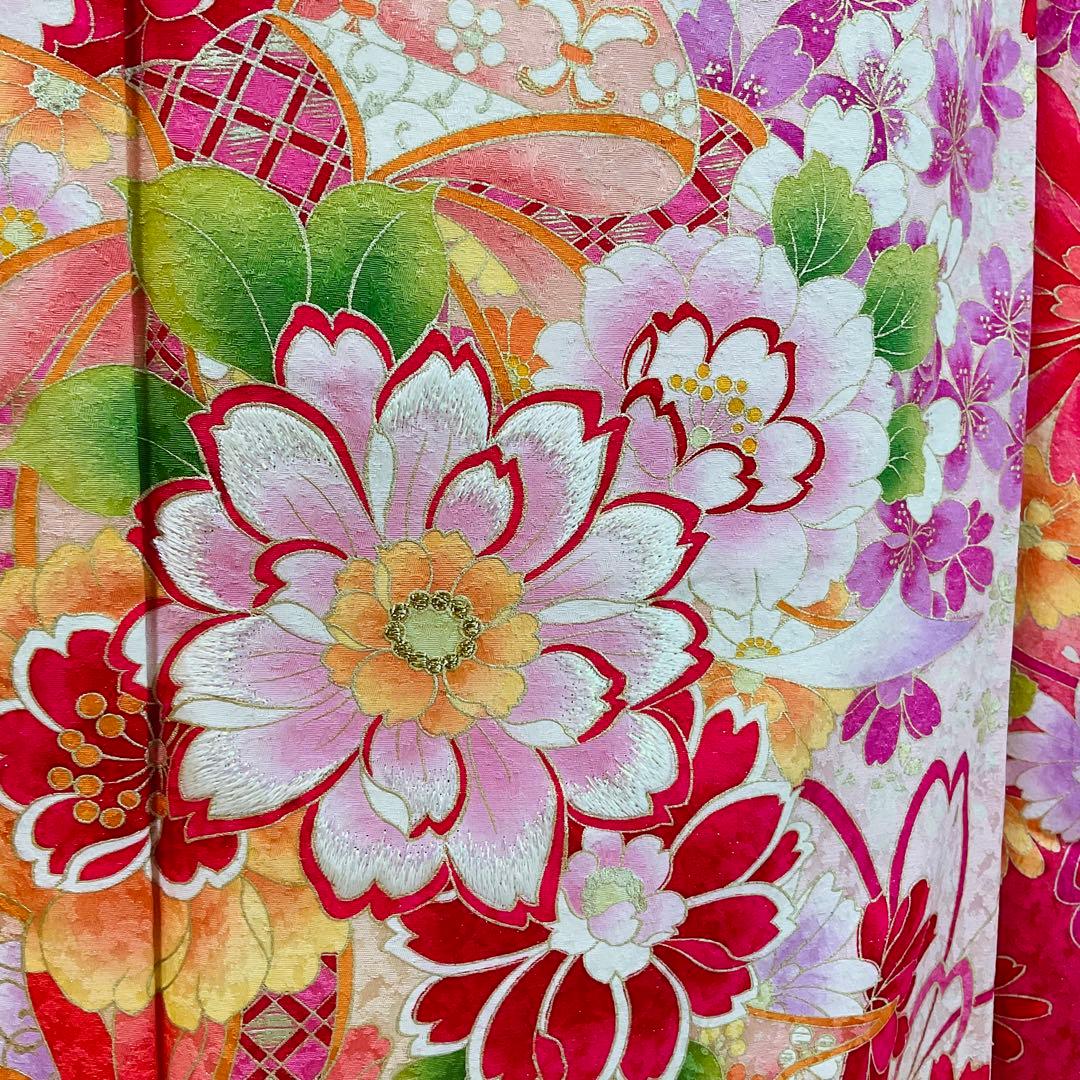 振袖　ピンク系　淡いピンク　銀通し　刺繍　牡丹　桜　リボン　鞠柄　正絹