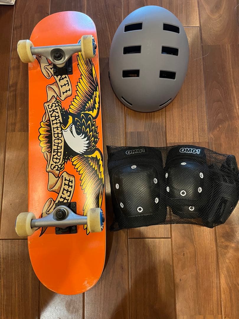 ANTI HEROスケートボード コンプリートプロテクター ヘルメットセット