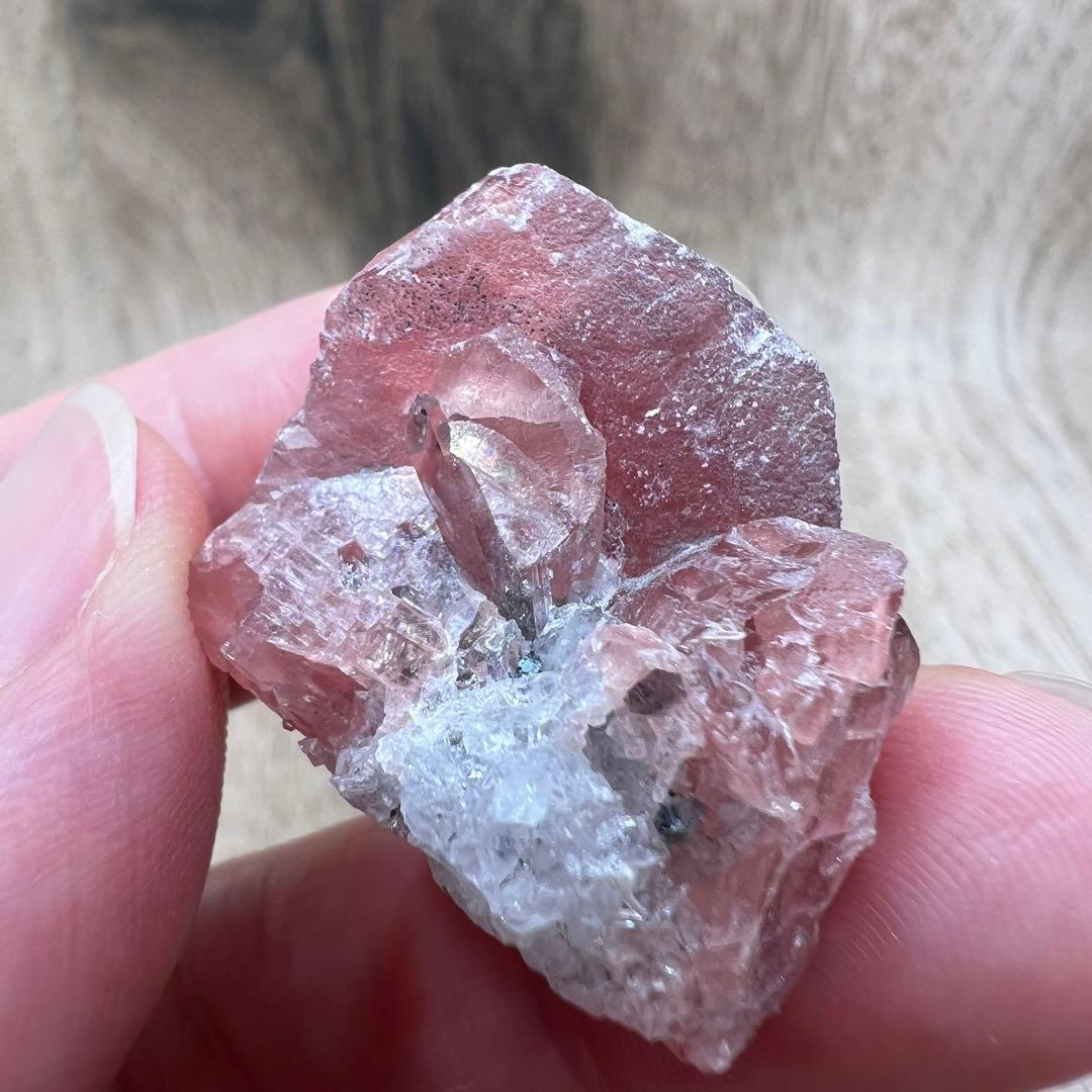 ロードクロサイト 29 水晶 共生 鉱物 標本 原石