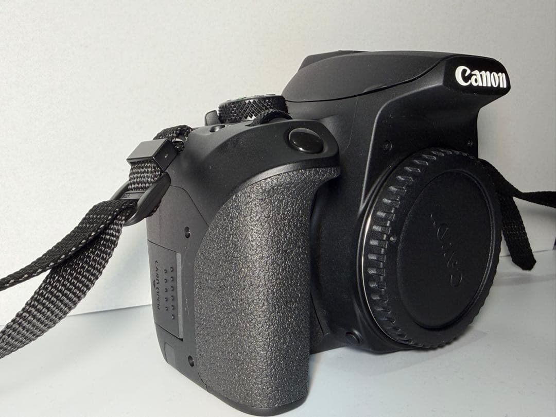 Canon EOS Kiss X10i デジタル一眼レフカメラ　ボディのみ