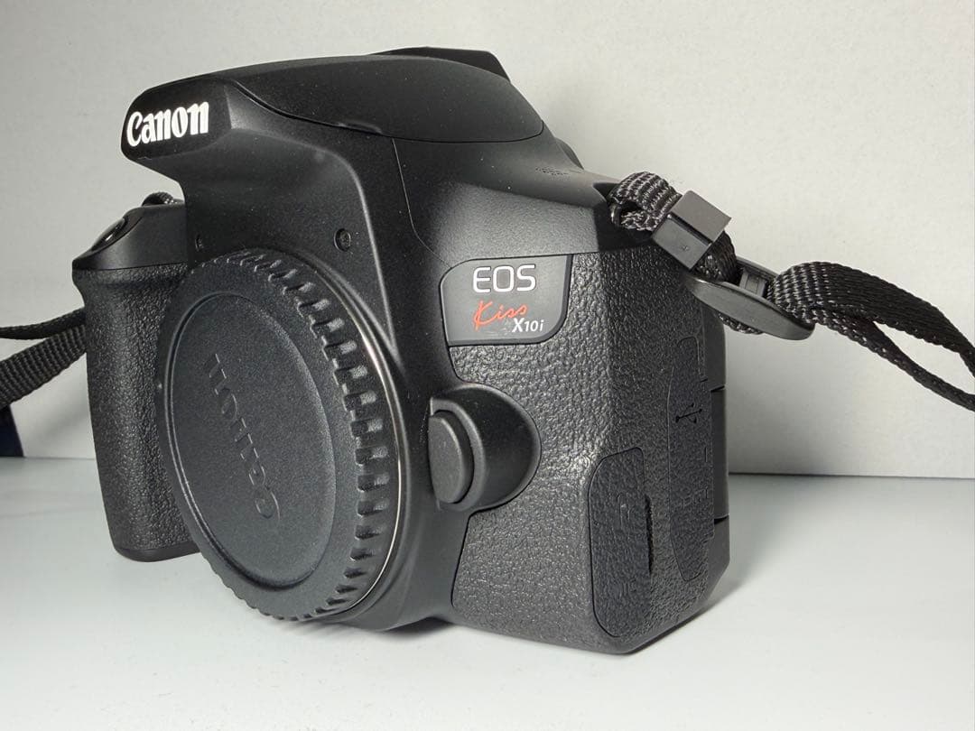 Canon EOS Kiss X10i デジタル一眼レフカメラ　ボディのみ