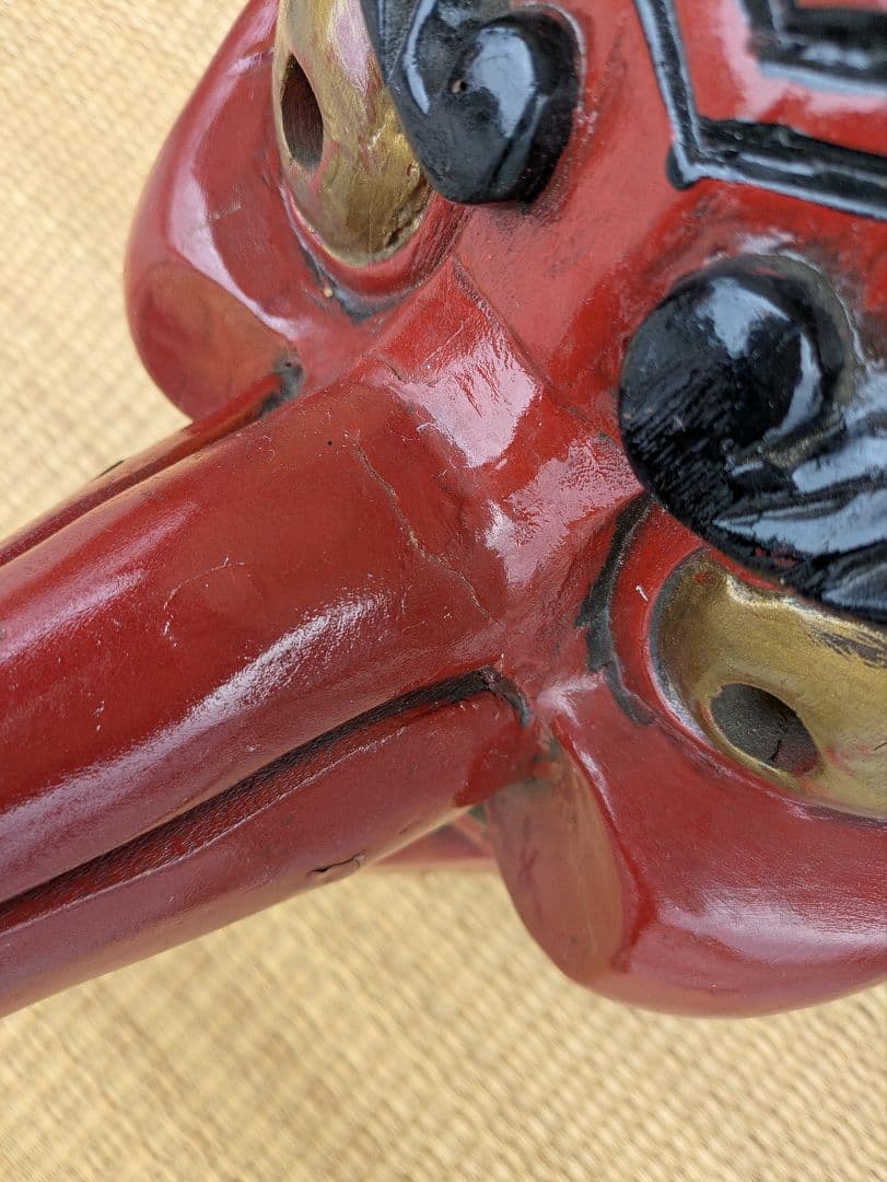 大迫力の天狗面　木製品　壁飾り　程度の良い中古品